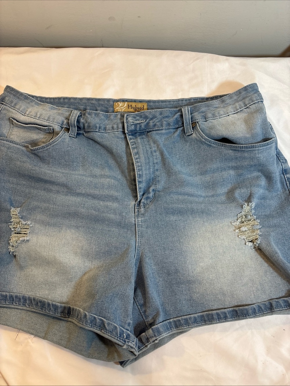 Hybrid & company Women’s Light Blue Distressed Denim Shorts. 632